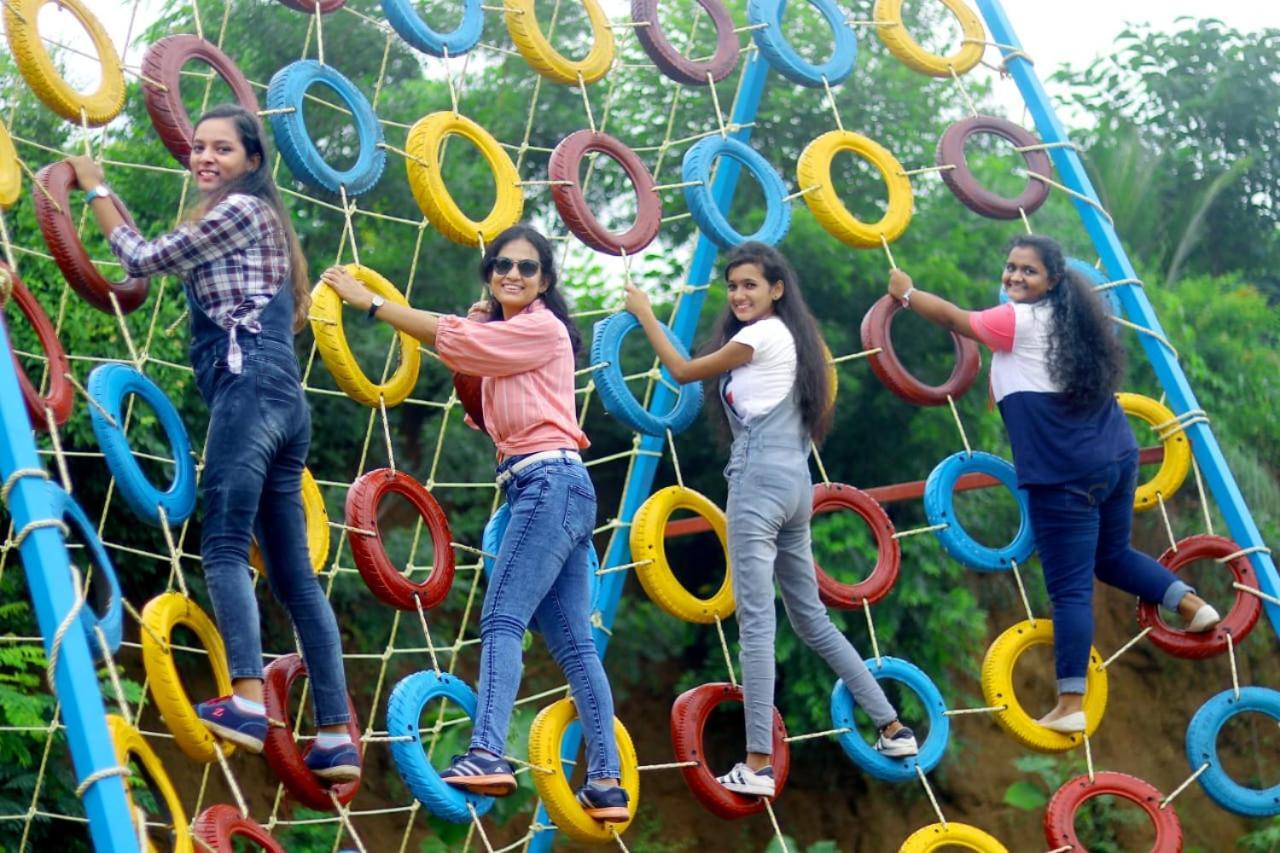 Rejoice Hotel Vadodara Buitenkant foto